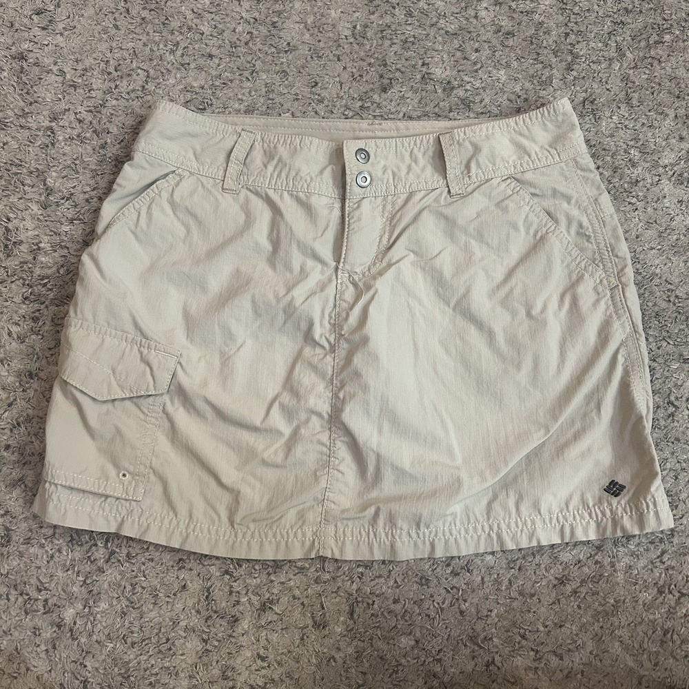 Columbia Omni Shade mini Skort Womens Size 4 Beige Hiking Outdoor Cargo Active